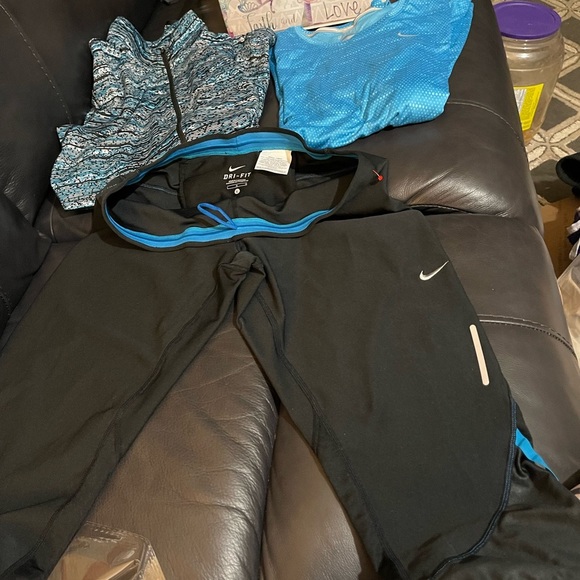 Nike Blue and Black Activewear Set-  SMALL NWOT BEAUTIFUL 3 pieces!!! - Picture 3 of 16